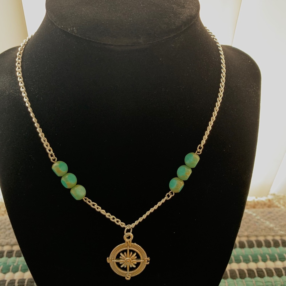 Beaded compass necklace - Picture 5 of 7